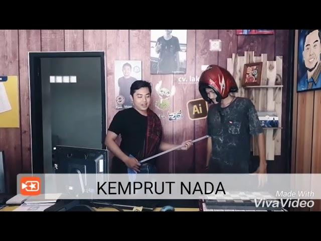 Uci Farantika - Ngelali - sing gitar karo piano malah klalen haha