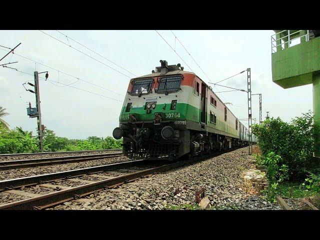 WAP7 12821 Shalimar-Puri Dhauli Express at Full Speed: A Thrilling Journey on Tracks