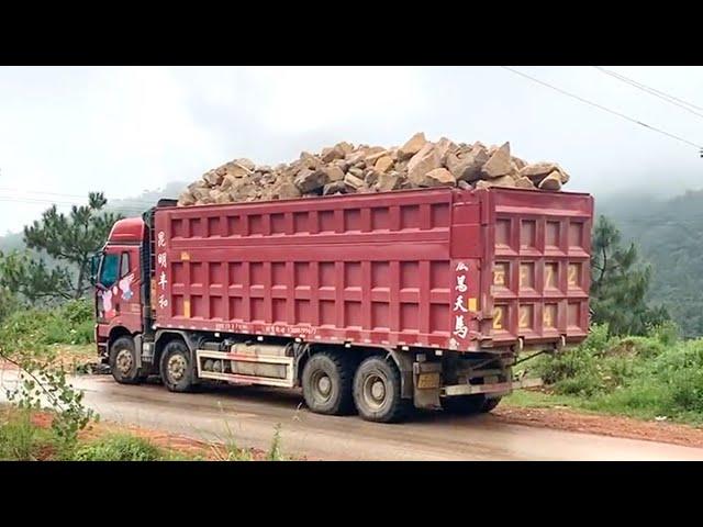 140 tons by 8x4 dumper!---Incredible strongest dump trucks working compilation, unbelievable!