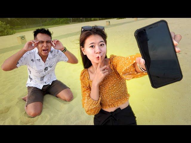 PRANK HP ZAINAL KUBUR DI PASIR!! HPNYA RUSAK DIA NANGIS!!!