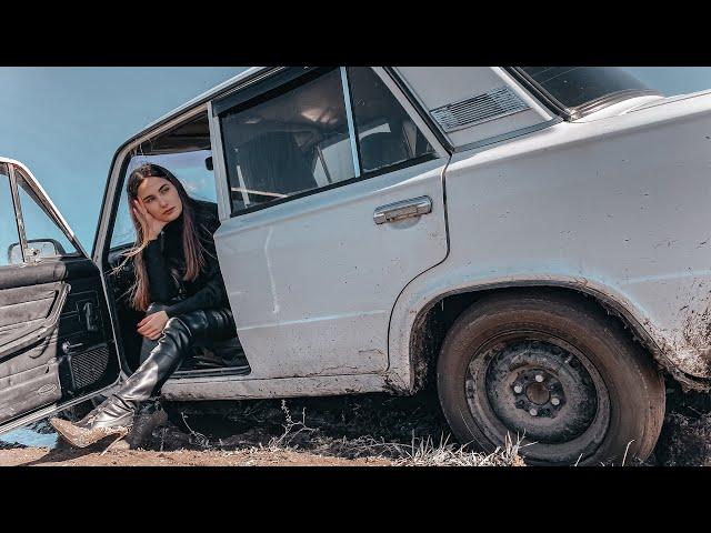 Russian girl stuck 29 trailer // Tanya got stuck in a muddy puddle Smoke wheels Revving