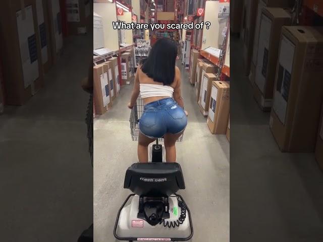 Mari Prettyy Twerks On A Scooter