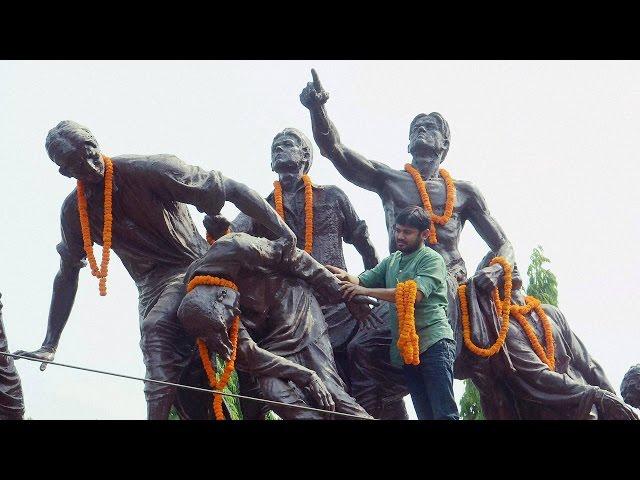 Kanhiya Kumar pays floral tributes to poet 'Dinkar', ABVP cleanse statue with Gangajal