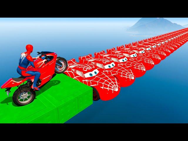 الأبطال الخارقين على دراجة نارية - Superheroes on a motorcycle ride on the Spider Mcqueen bridge