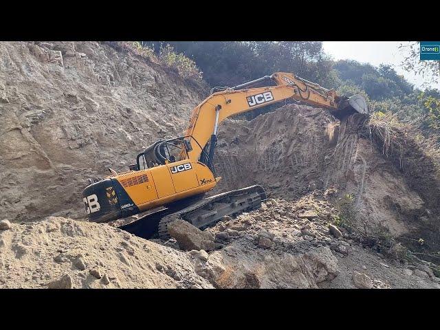 Big Rocks Landslide Hit Excavator on the Ramp-Risky Work