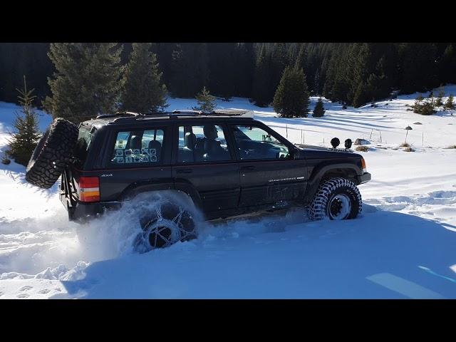 Jeep Grand Cherokee ZJ 5.9 V8 in snow