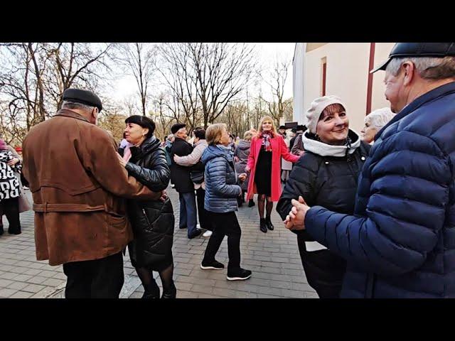 8.03.25г..."На МОЁМ Берегу"... звучит на танцполе в Гомельском парке...