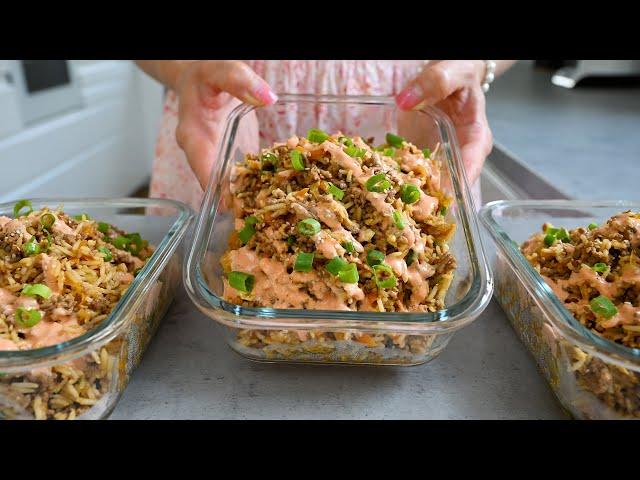 Takeaway lunch for work: minced meat, rice with Sriracha mayo