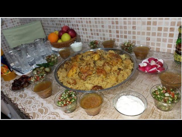 سفرة افطار رمضان ، مقلوبة بالزهرة والبطاطا على اصولها