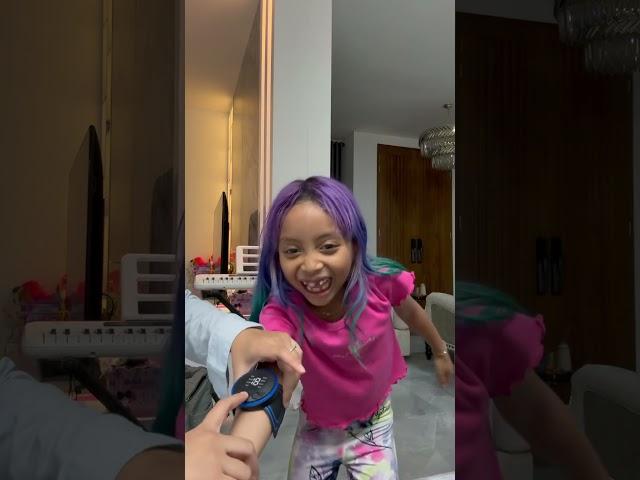 LEIKA NYOBAIN ALAT PIJAT VIRAL, SERU BANGET MALAH NGAKAK GAK TAKUT KESETRUM  #leika #shorts #viral