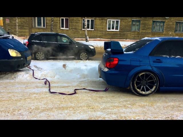 Subaru Impreza вытаскивает из сугроба ГАЗель!!!