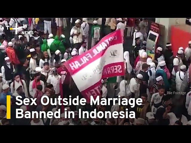 Sex Outside Marriage Banned in Muslim-Majority Indonesia | TaiwanPlus News