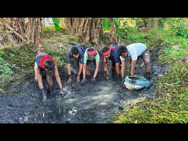 বাড়ির সেই ছোট্ট পুরনো ডোবা ছেচে,কৈ মাছ লাটা মাছ মাগুর মাছ ধরলাম!!!