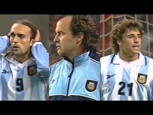 La única vez que Bielsa hizo jugar juntos a Batistuta y Crespo - 31/03/1999