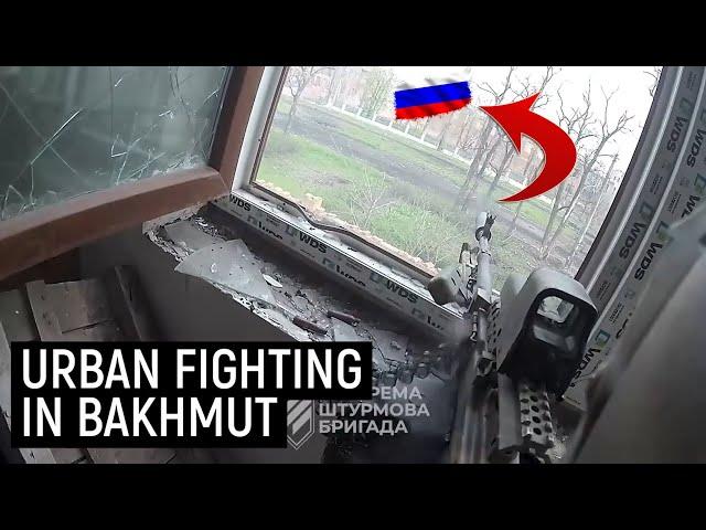  Ukraine War - Ukrainian Soldiers In Urban Combat With Russian Forces In Bakhmut | GoPro Helmet Cam