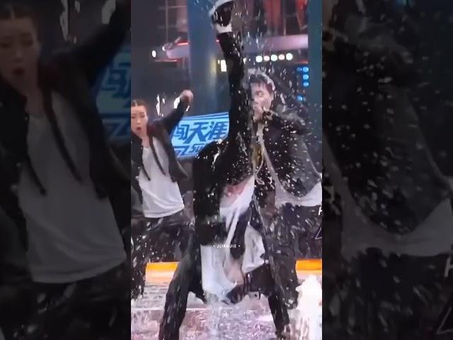 best yibo dance in the water  #wangyibo #wangyibo王一博