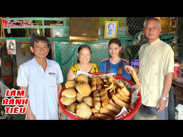 Gia Đình Anh Chị Ba Miền Tây Vui Vẻ Truyền Lại Nghề Làm Bánh Tiêu, Bánh Củ Cải Thơm Ngon | NKGĐ