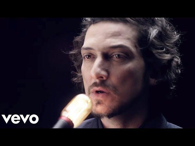 León Larregui - Brillas (Video Oficial)