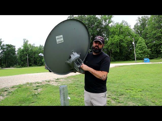 How to Remove a Satellite Dish From a Pole