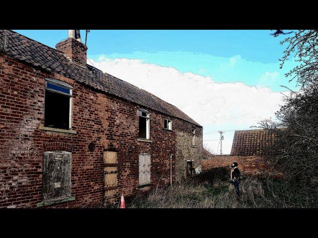 Exploring Abandoned Horse Riders Farm - Everything Left Behind - Scunthorpe - Abandoned Places UK