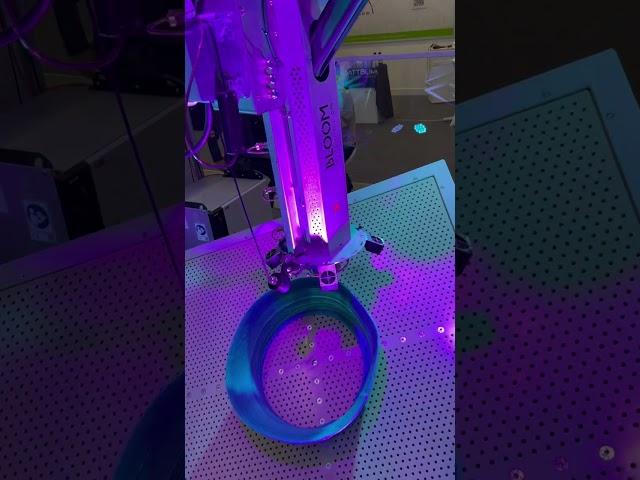 Awesome 3D printing robot with Friday disco vibes