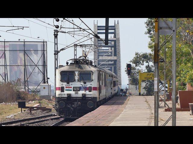 KONARK EXPRESS & VANDE BHARAT Express | Rajahmundry GODAVARI Largest Arch Bridge | Indian Railways