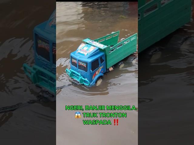 DRAMATIS  TRUK TRONTON MELAWAN BANJIR #mainananak #truck #trukoleng #truk #toys #truktronton