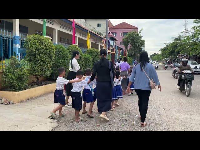 At Wat Damrey Sar Battambang