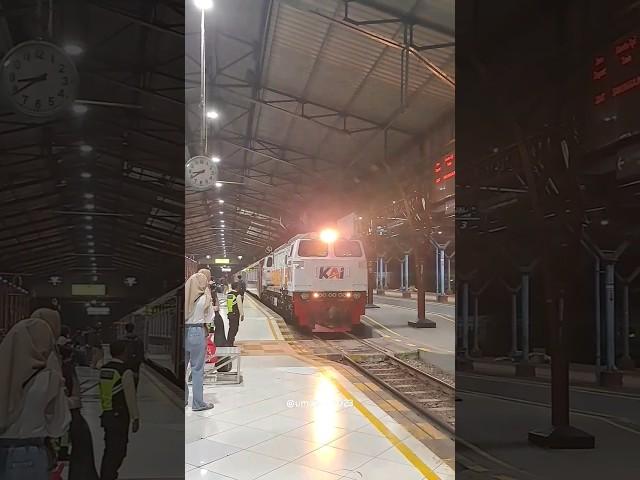 WOW... ADA KERETA MAHAL!!! | KA Sawunggalih Malam Tiba di Purwokerto #shorts