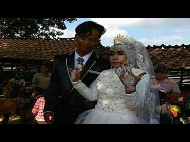 Heboh Mbah Gambreng (65) Nikah dengan Brondong Berusia 25 di Lempuing, OKI, Lihat Foto-foto Mesranya