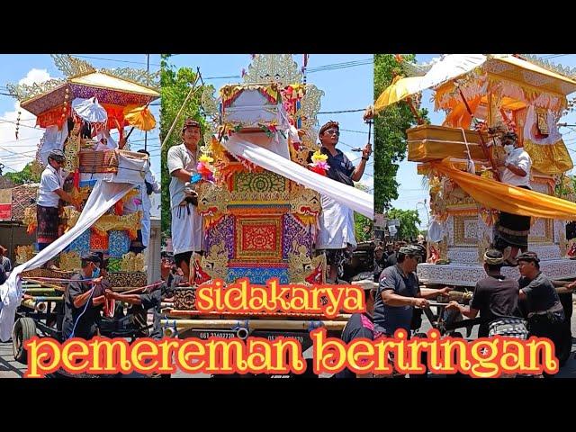 beriringan bale pemereman menuju setra desa adat sidakarya.