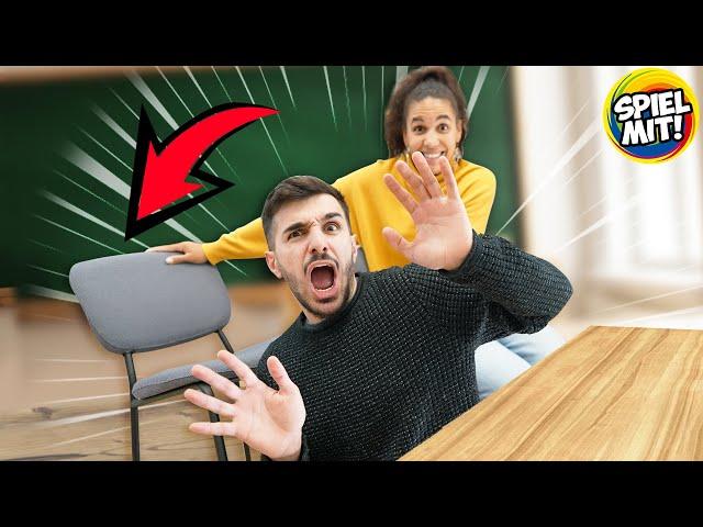 8 PRANKS, DIE JEDER SCHÜLER IN DER SCHULE KENNT!