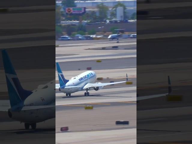 WestJet Boeing 737 impressive Sky Harbor takeoff