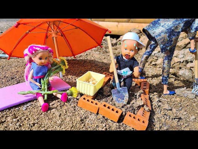 KATYA AND MAX ARE VISITING THEIR GRANDMOTHER Funny family funny Barbie dolls Darinelka TV