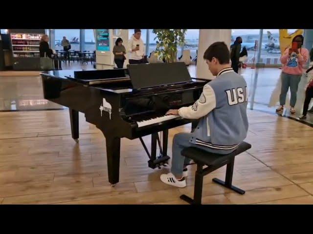 Amazing "EXPERIENCE" By Einaudi On A Public Piano!