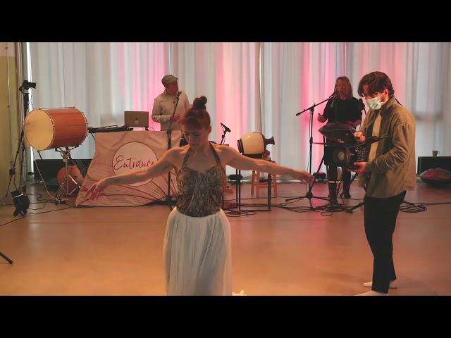 Online Konzert - Moving Inbetween - Entrance & Brigitte Breternitz