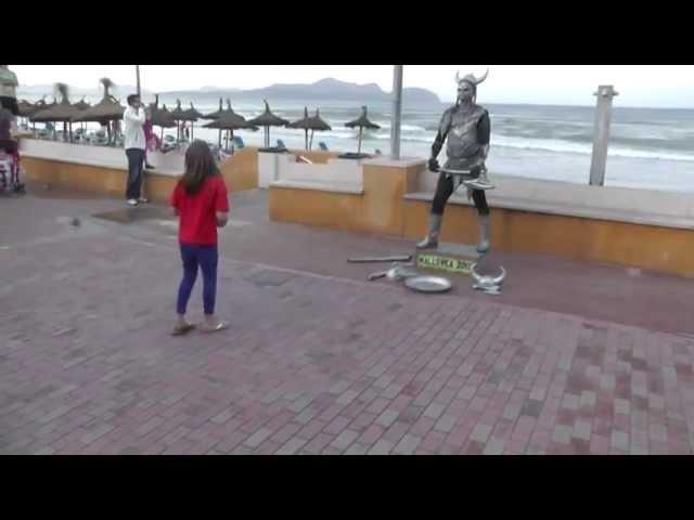Living Statue Prank,Scary,Palma de Mallorca,Can Picafort,Crazy Guy,2012