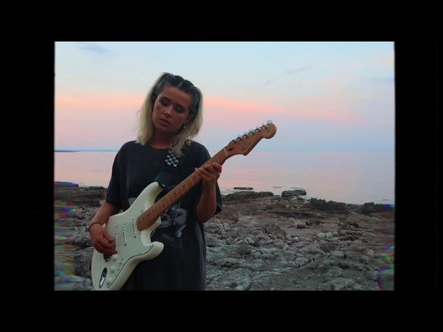 Hana Lili - Stay (Official Video)