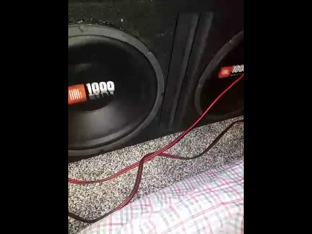 Jbl cs12s Bass test clipping