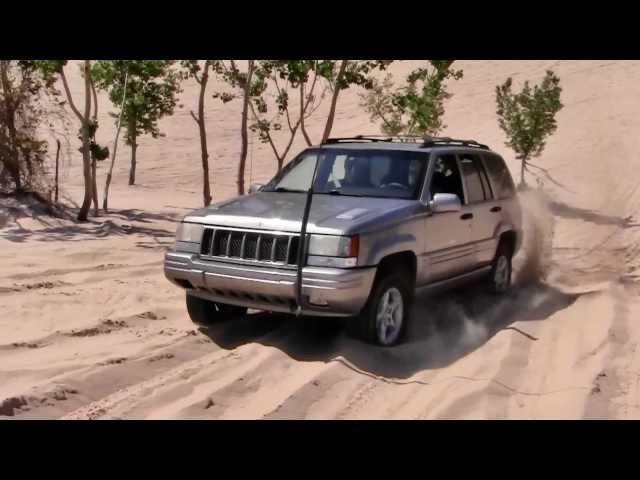 Jeep 5.9 in the sand dunes