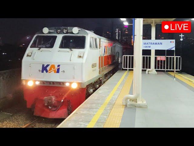  HUNTING KERETA API MALAM DI STASIUN BARU JAKARTA ! Spesial Lagu Kedatangan Kereta Stasiun Matraman