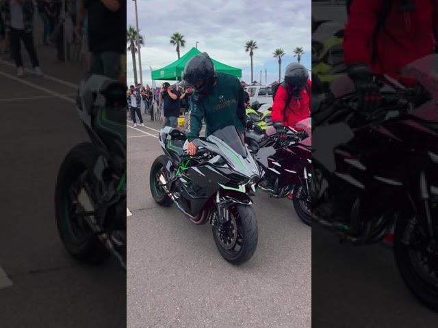 Kawasaki H2 stealing the show 