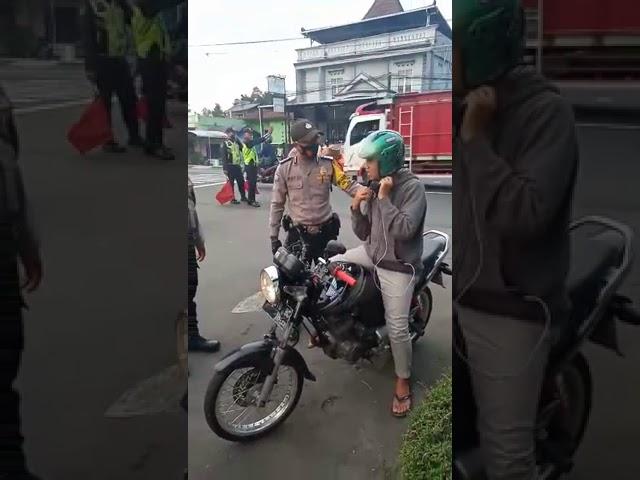 Cegah penularan Covid 19 Kapolsek Bergas AKP YUSI ANDI SUKMANA SH MH Operasi Yustisi pakai masker