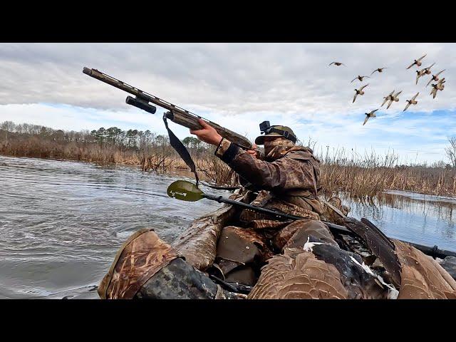 Kayak DUCK HUNTING A Tiny ICE HOLE (Big Flocks!)