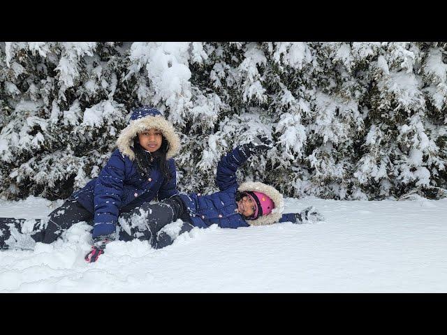 THIBI & THANSHI PLAYING IN THE SNOW / SNOWMAN