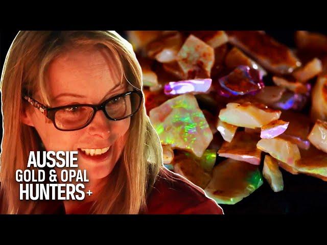 Dan & Renee Discover STUNNING Colourful Crystal Opal! | Outback Opal Hunters