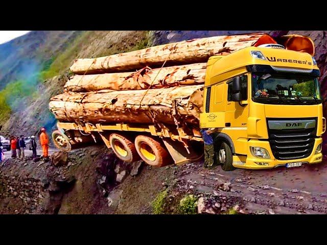 Extreme Dangerous Fails Biggest Logging Wood Truck Operator, Heavy Idiots Truck Chainsaw Skills