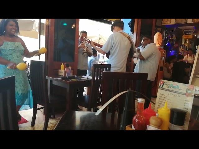 Cuba∶Besame Mucho at Restaurant in Havana  キューバ∶ハバナのレストラン