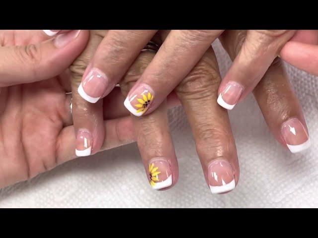 Sunflower nail art design/YouTube Amy Huynh