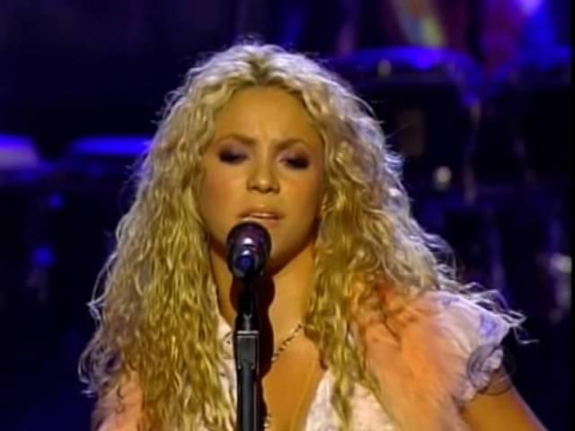 Shakira - Que Me Quedes Tú (Live Latin Grammy's 2002)